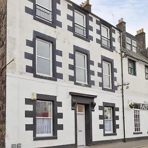 Apartment Courtyard, Inverkeithing
